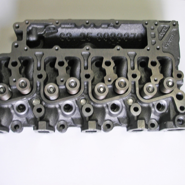 Головка в сборе Komatsu PW130 ( S4D102E-1 )